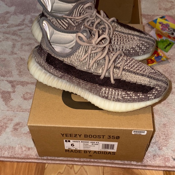 Adidas Yeezy Boost 350 V2 Kids Sneakers - Gray and Black - Picture 1 of 4